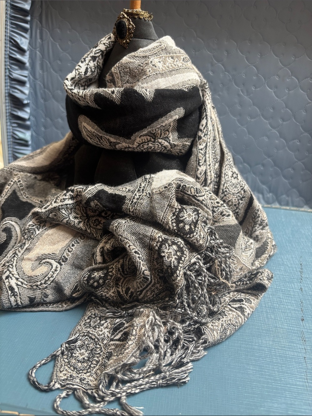 Tassel Shawl Pashmina-type Wrap Scarf Gray Black Paisley